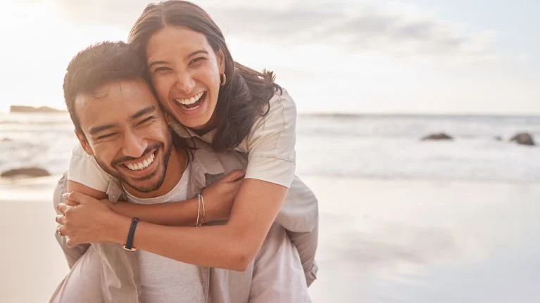 20 نشونه یک رابطه خوشبخت با پارتنر!